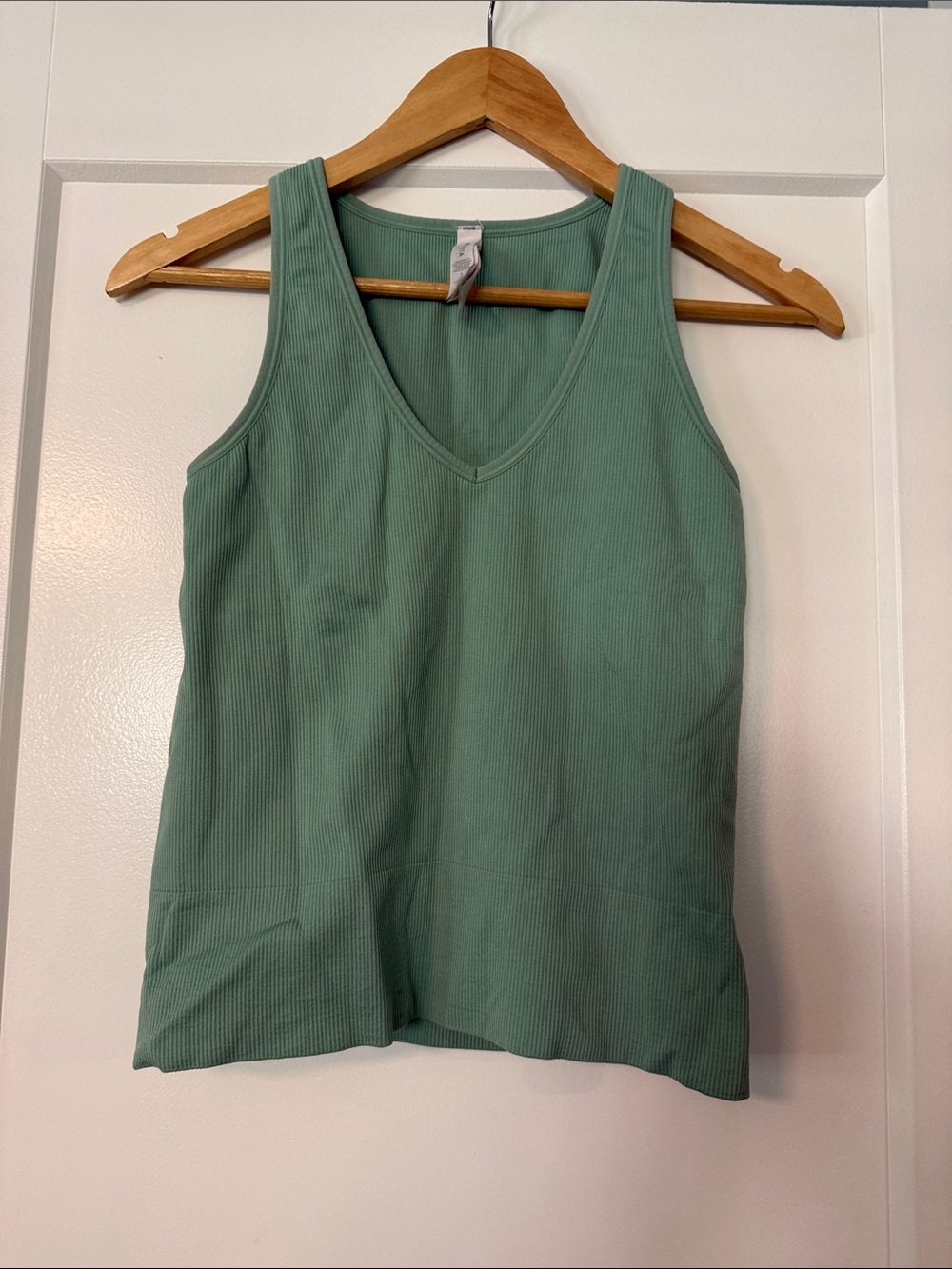 Athleta Aurora Seamless V-Neck Ribbed Tank Top - Green